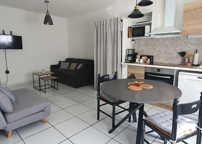 Beau Renove En Centre-ville De Sète