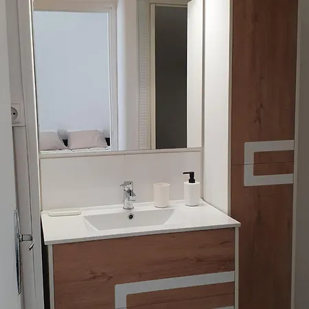 Beau Renove En Centre-ville De Apartment